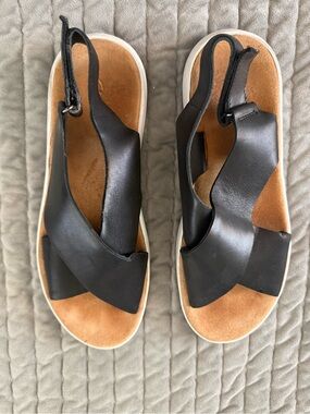 Clark’s Women's Black Leather Slingback Sandals - Comfort Footbed